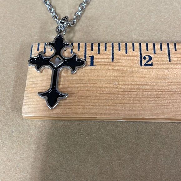 Black and silver cross necklace - Picture 8 of 9